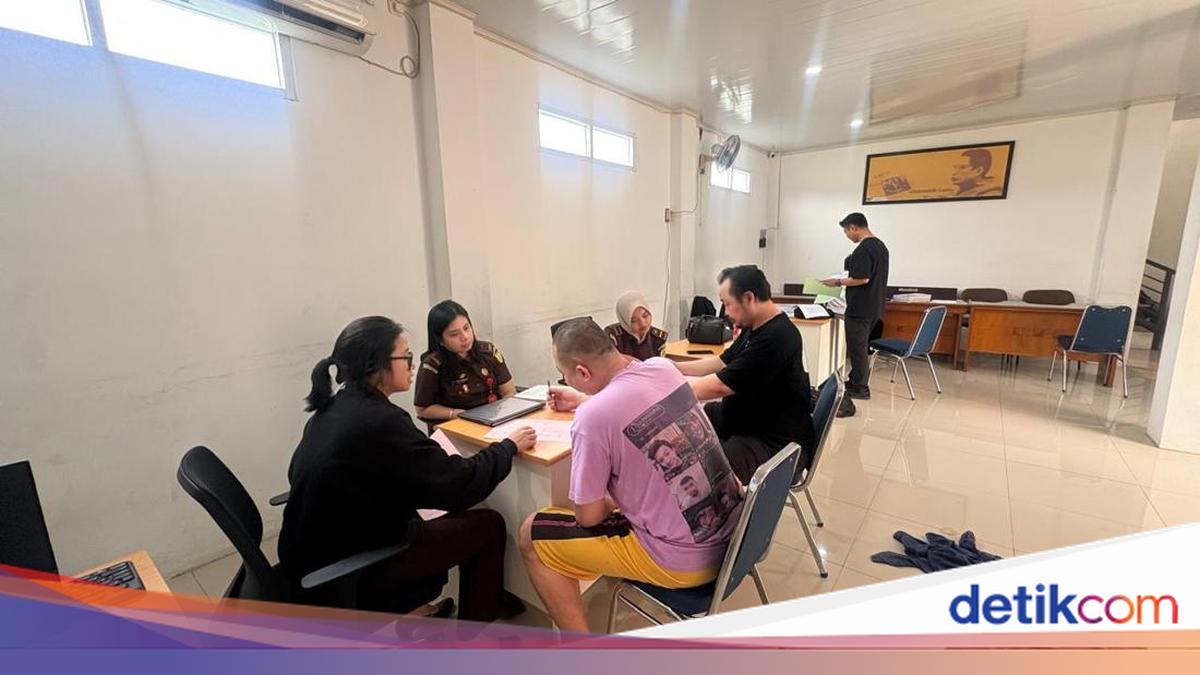 ---
Dua Tersangka Jaringan Narkoba Andre 'The Doctor' Siap Dihadapkan di Pengadilan

---
