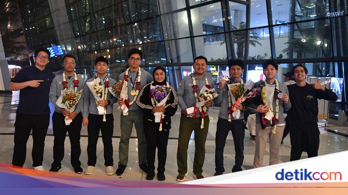 Empat Siswa Indonesia Borong Medali di Olimpiade Ekonomi Internasional di China