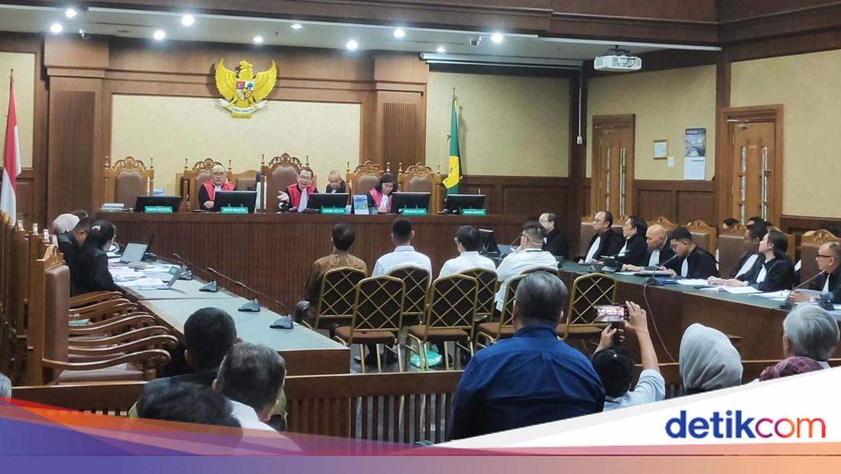 Delapan Terdakwa Korupsi LPEI Didakwa Merugikan Negara Hampir Rp 1 Triliun