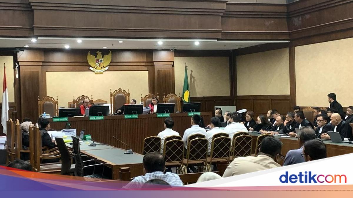 Delapan Terdakwa Kasus Korupsi LPEI Dituntut Penjara Hingga 13 Tahun