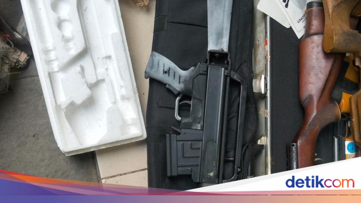 Konflik Internal Terungkap di Balik Penemuan Ratusan Senjata di Sekolah Jakarta Selatan
