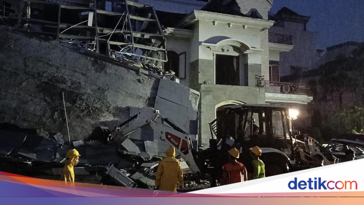 Proses Evakuasi Korban Ledakan di Perumahan Mewah Medan