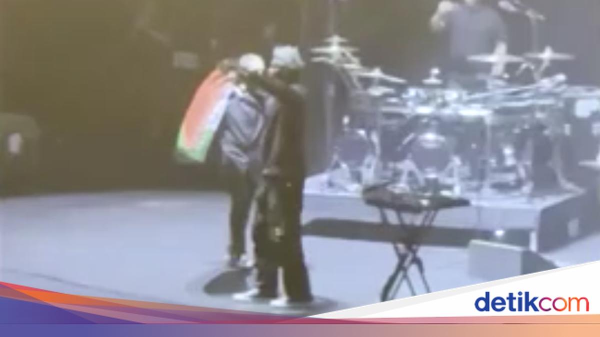 Band Inggris Dihentikan Penampilannya di Singapura Karena Kibarkan Bendera Palestina