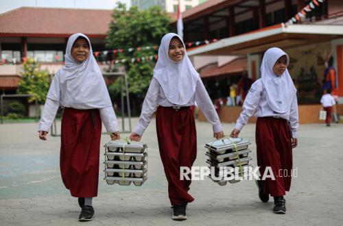 BGN Mengajukan Rencana Anggaran Rp 240,2 Triliun untuk Program Makanan Bergizi Gratis 2027