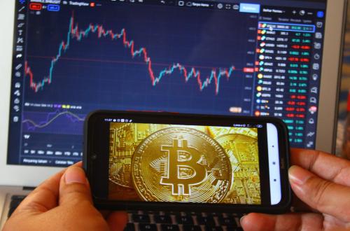 Kenaikan Bitcoin Mendorong Investor untuk Tetap Waspada