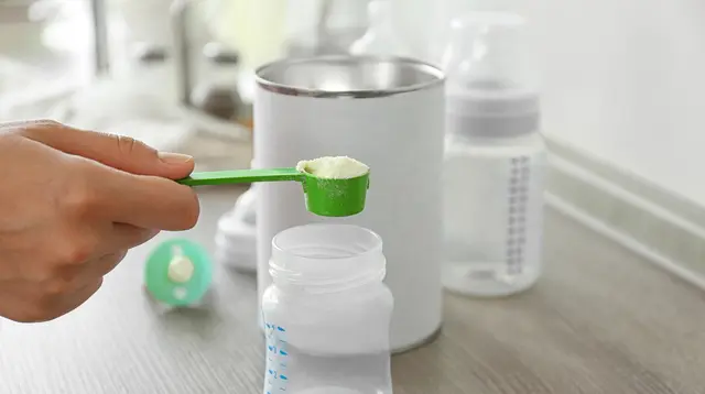 Kelayakan Menggunakan Air Kemasan untuk Menyusun Susu Formula Bayi