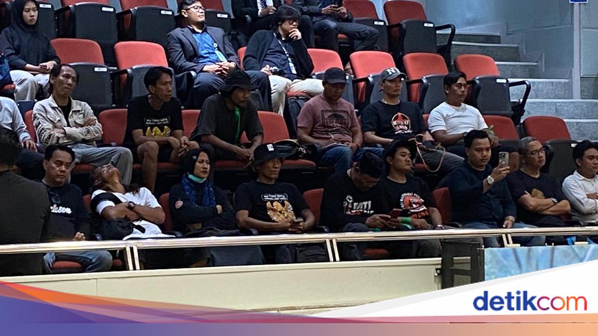 Aksi Botok Pati dan Rekan di Balkon Rapat Paripurna DPR