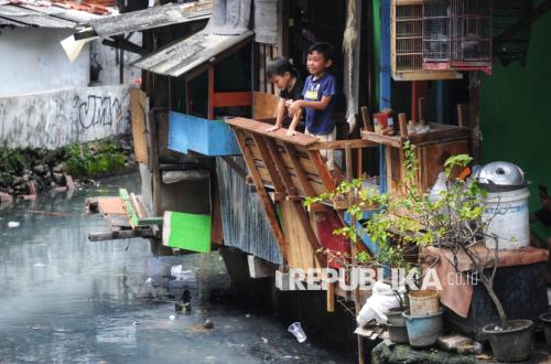 Perbandingan Garis Kemiskinan Indonesia dan Bank Dunia