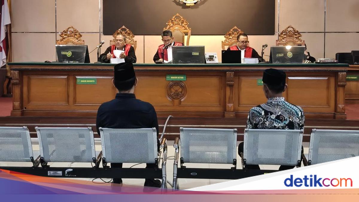 ---
Bupati Bekasi Ade Kuswara Dikenakan Tuntutan 7 Tahun Penjara, Ayahnya 4 Tahun

---