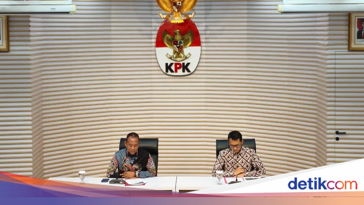 ---
Bupati Lombok Barat Terjerat Kasus Korupsi, 55 Bidang Tanah Tak Dilaporkan

---