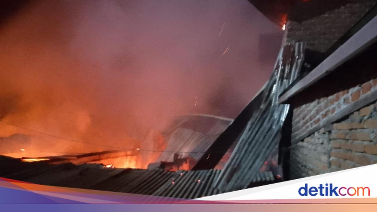 Pria di Sumsel Diduga Bakar Rumah Mertua, 10 Bangunan Terbakar