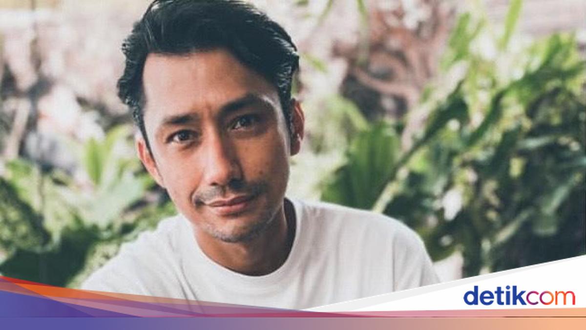 ---
Artis Revaldo Terjerat Kasus Narkoba, Hasil Tes Urine Positif

---
