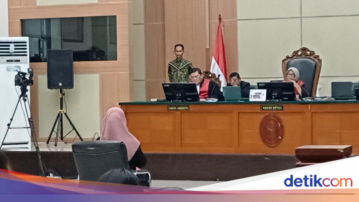 ---
Dokter Tifa Kembali Dihadapkan pada Kasus Fitnah Terhadap Jokowi

---