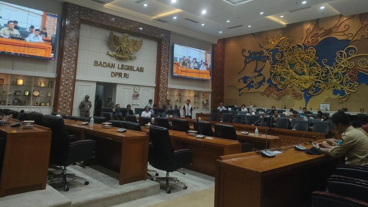 DPR Serukan Pemerintah dan BI untuk Mempertahankan Kepercayaan Pasar