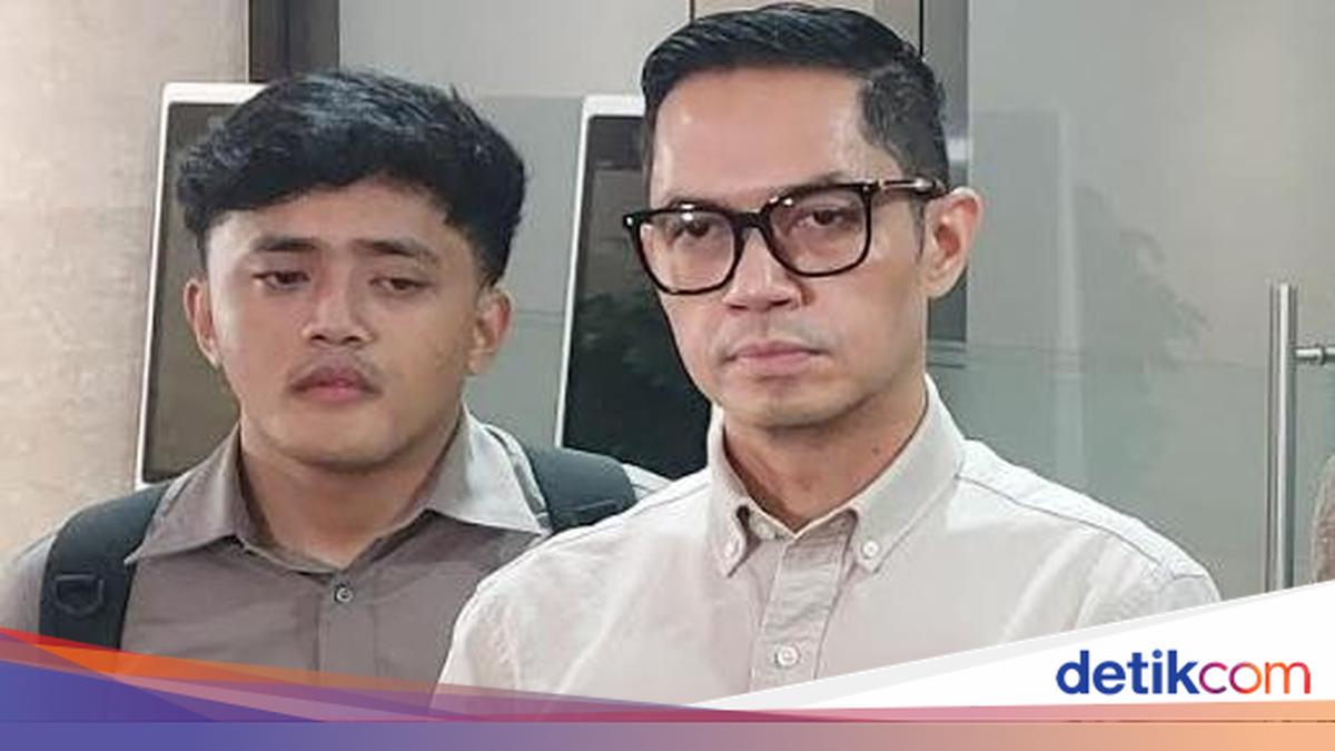 ---
Dude Harlino Kembalikan Honor Sebesar Rp 5,25 Miliar ke Polisi

---
