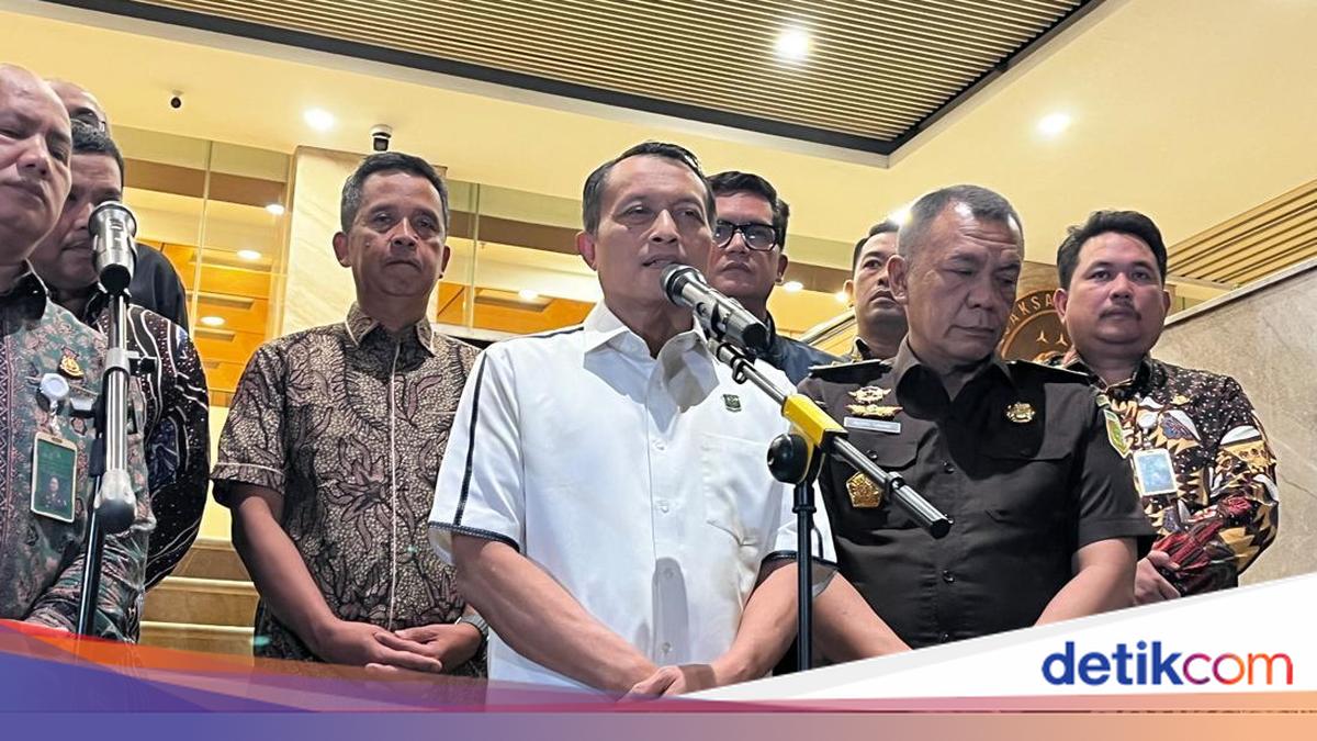 ---
Febrie Adriansyah Ditetapkan Sebagai Tersangka TPPU oleh Kejagung

---