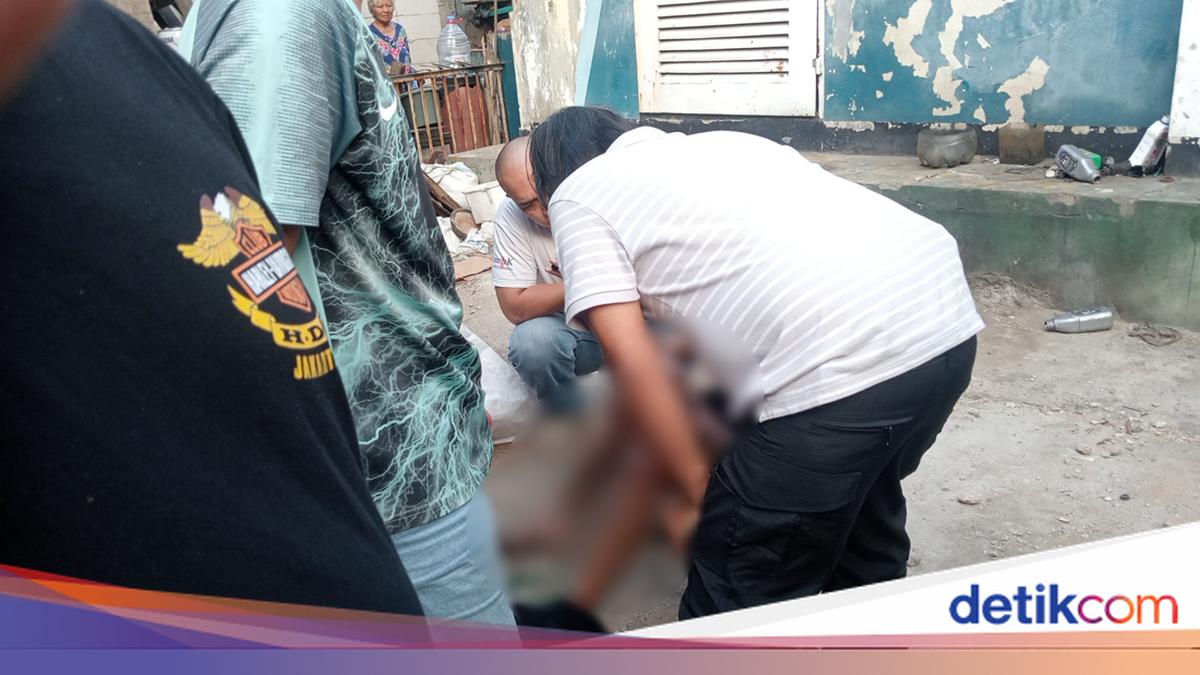 ---
Kekacauan di Jakarta Utara Akibat Pencuri Kabel Tersengat Listrik

---