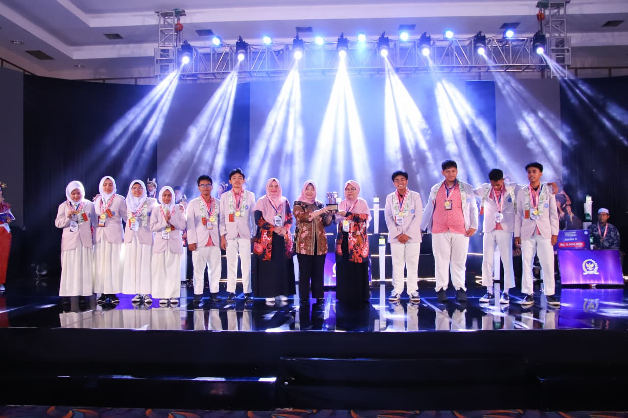SMAN 8 Kota Ternate Raih Juara 1 di Lomba Cerdas Cermat Empat Pilar MPR Maluku Utara