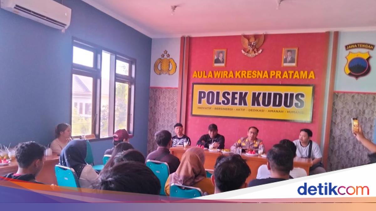 ---
Kepolisian Kudus Berupaya Atasi Viral 'Kopi Pangku' di Kalangan Pedagang

---