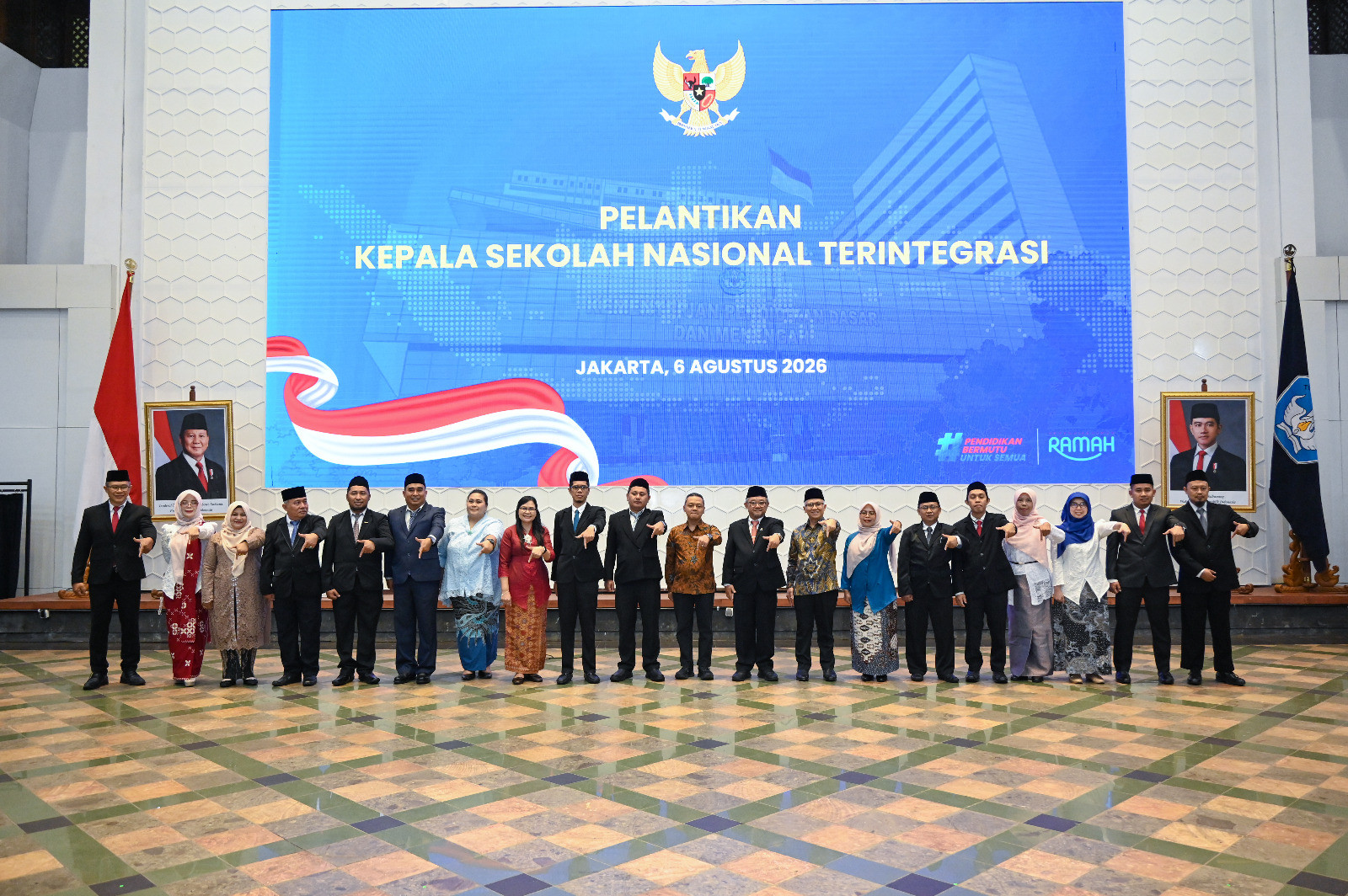 Pelantikan Pertama 17 Kepala Sekolah Nasional Terintegrasi oleh Mendikdasmen