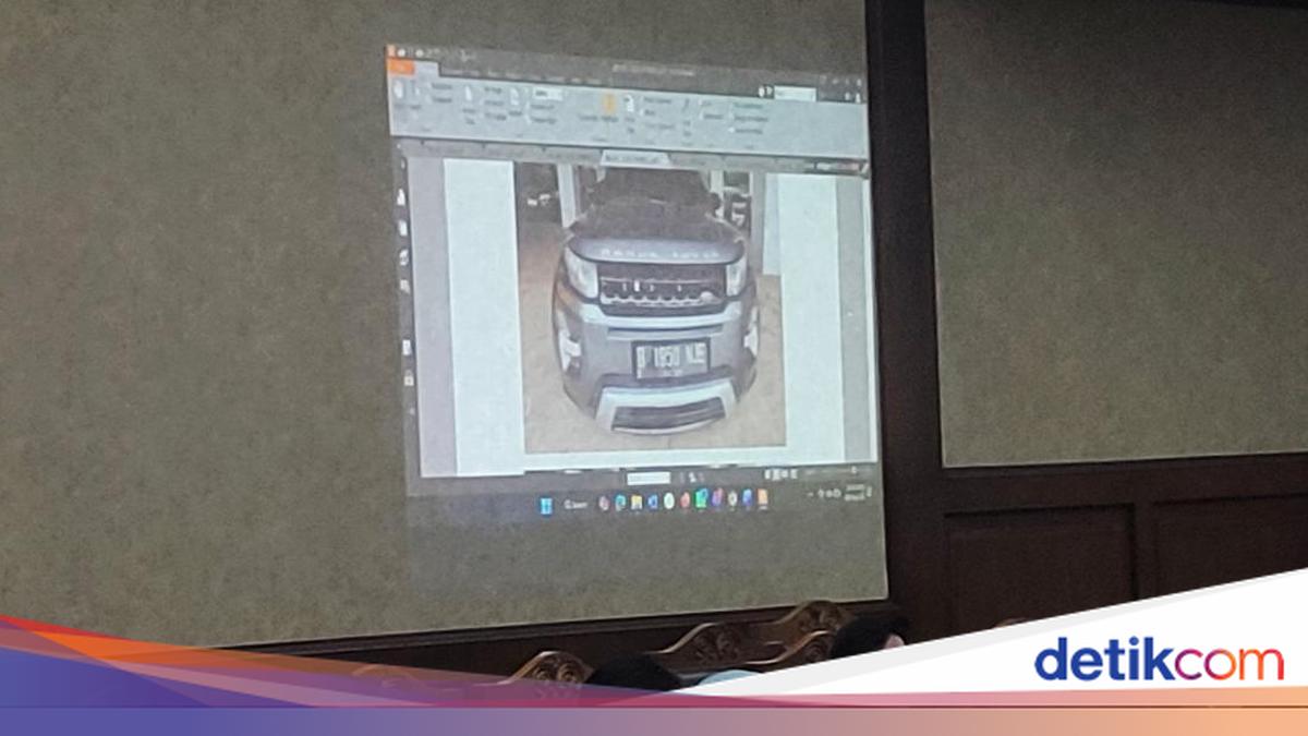 Jaksa KPK Perlihatkan Barang Bukti Korupsi Kuota Haji, Termasuk Mobil Mewah dan LEGO