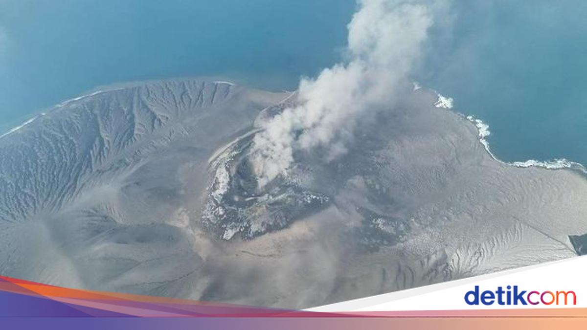 Erupsi Gunung Anak Krakatau. Foto: PVMBG/Handout via REUTERS