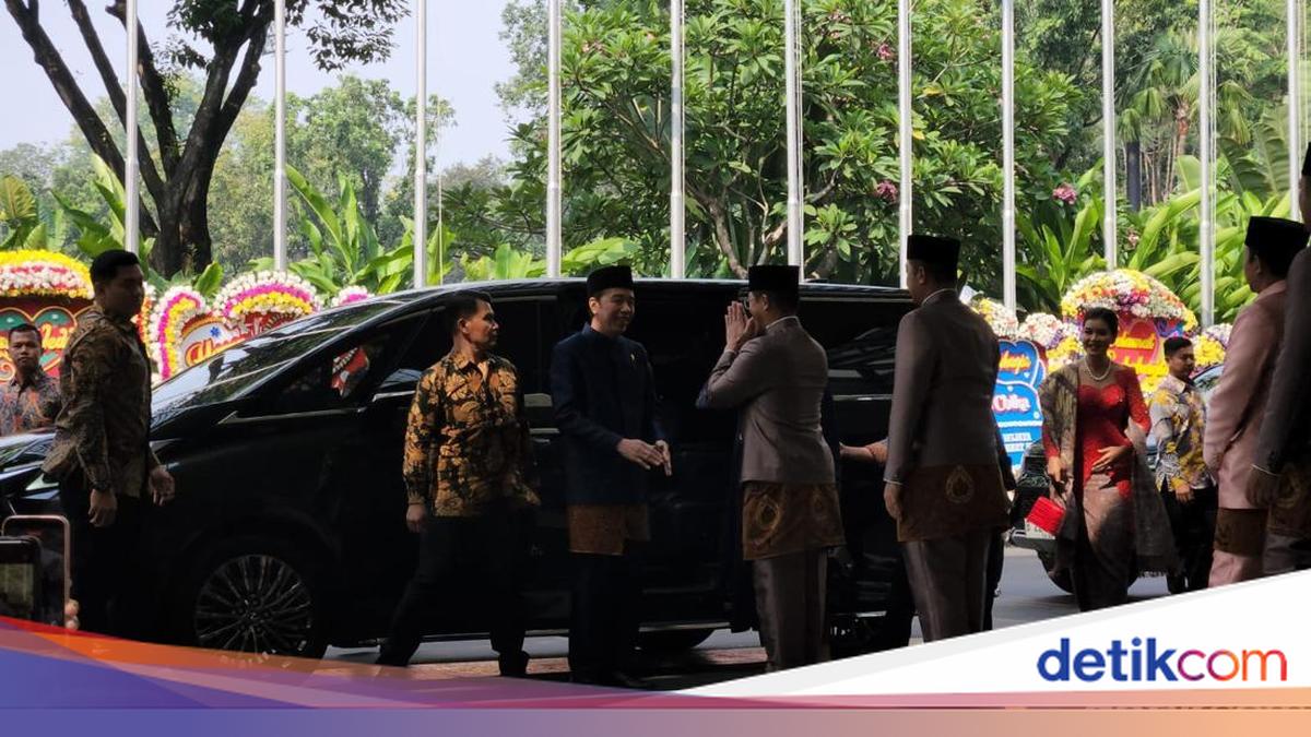 ---
Pernikahan Rizky Irmansyah, Sespri Prabowo, Dihadiri Para Pejabat Tinggi

---