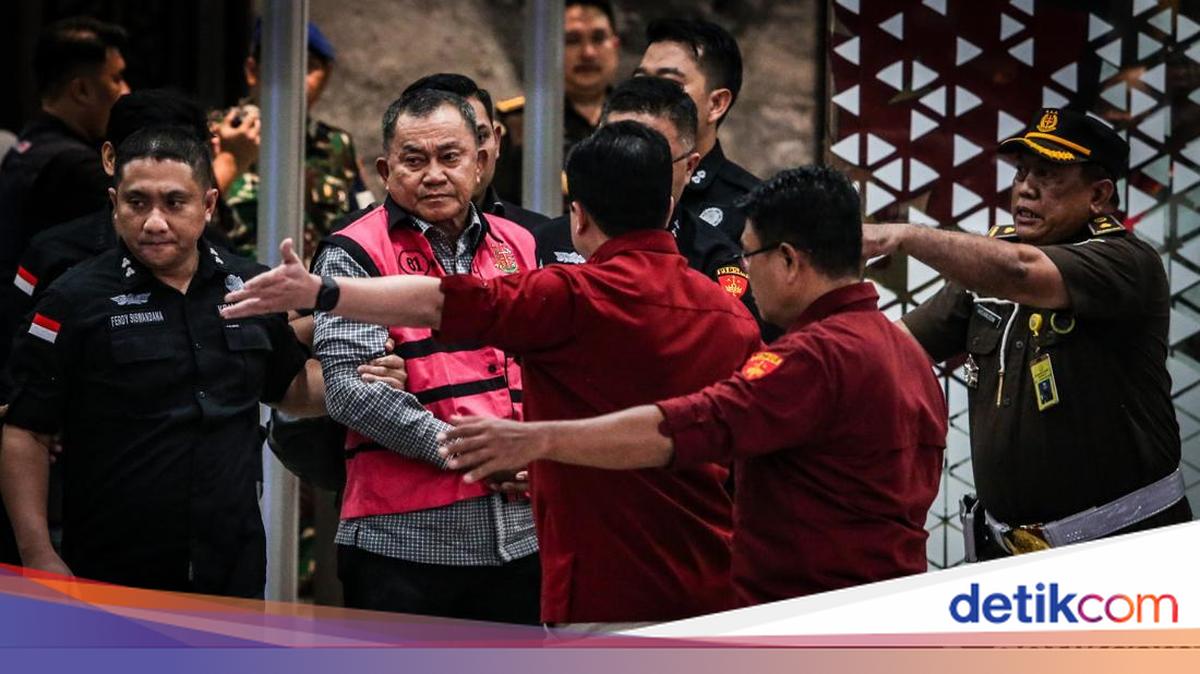 ---
Lodewyk Pusung Kembali Gugat Penyitaan dalam Kasus Korupsi

---
