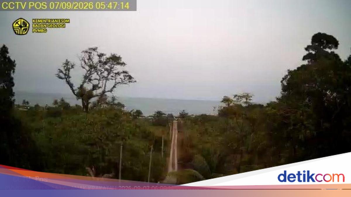 Aktivitas Erupsi Gunung Anak Krakatau pada Senin Pagi