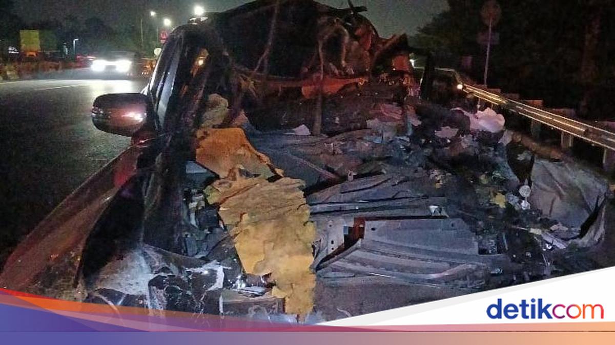 Kondisi Pengemudi Pajero Setelah Tabrakan dengan Truk Semen di Tol Jagorawi