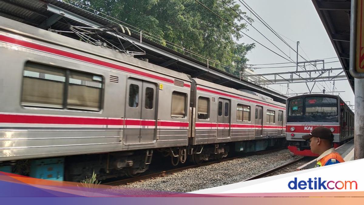 ---
KRL Tertabrak Orang di Jurangmangu, Perjalanan Rute Green Line Terganggu

---