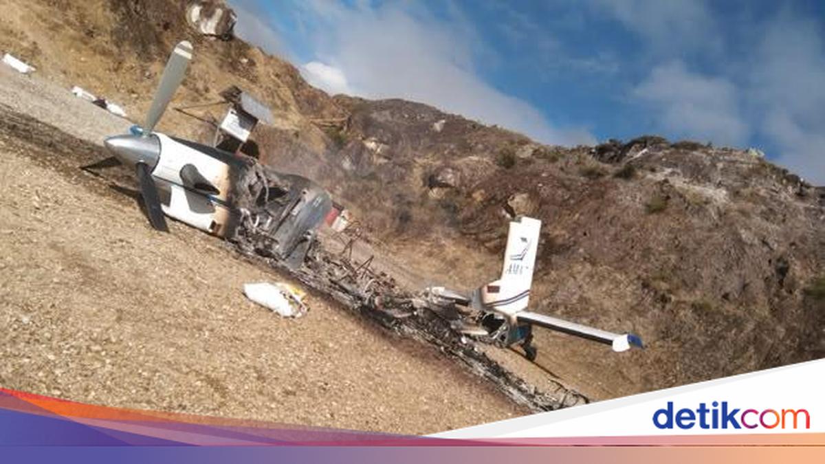---
Pesawat AMA Terbakar di Ketinggian 2.292 Mdpl, Proses Evakuasi Terkendala

---