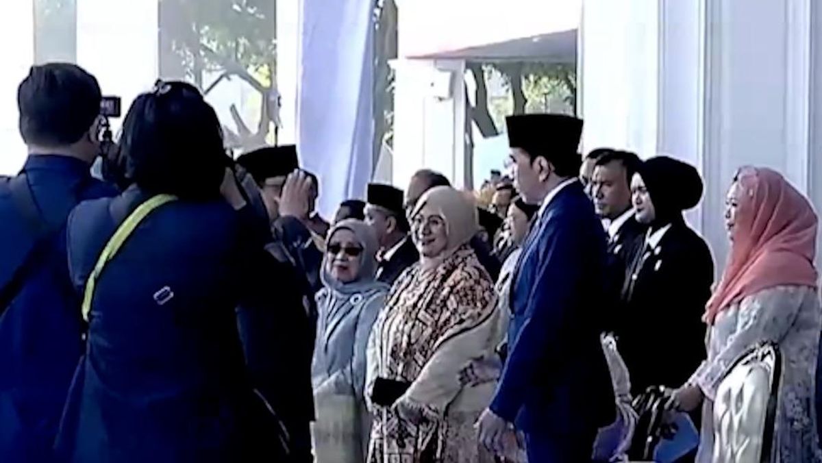 Momen Menghormati: Prabowo dan Jokowi di HUT Bhayangkara ke-80