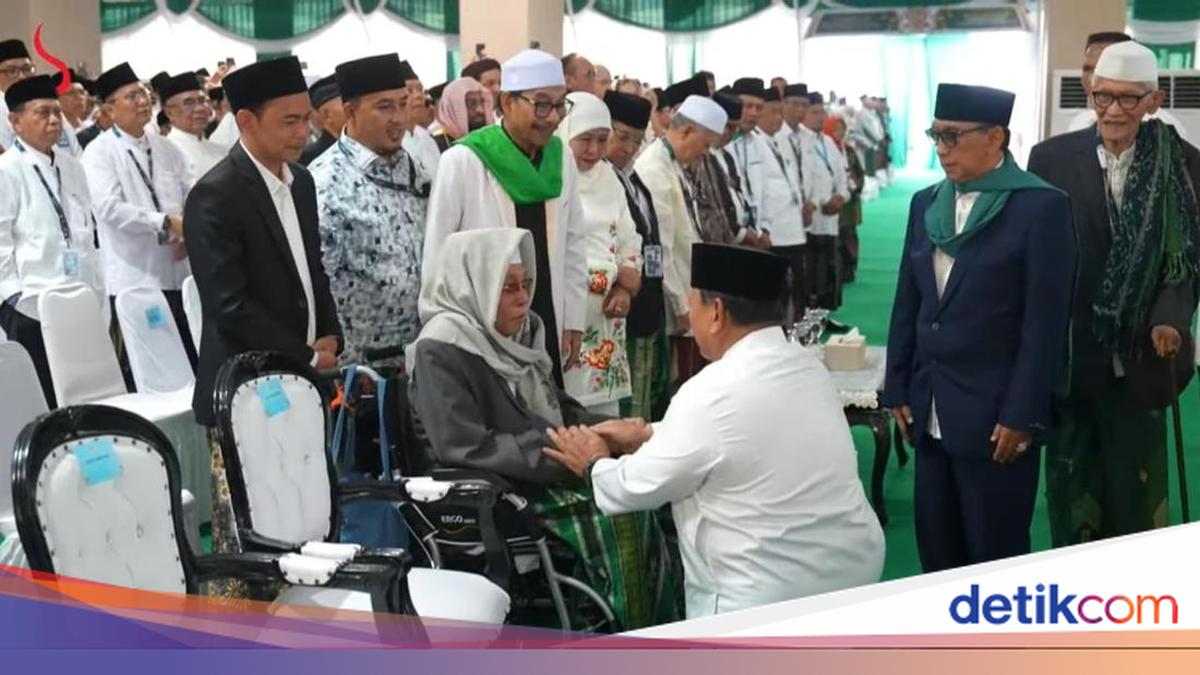 Prabowo Subianto Menghormati Kiai Sepuh di Muktamar NU