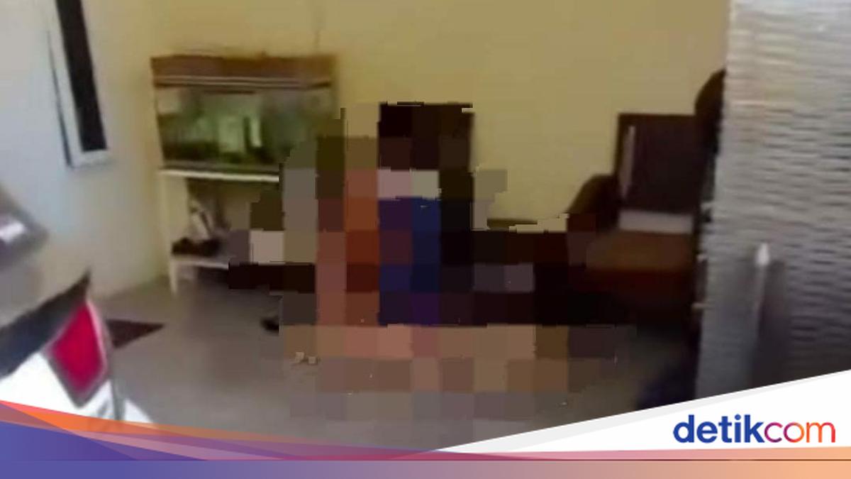 ---
Orang Tua Remaja Sidoarjo Mengungkapkan Kekecewaan Terkait Viral Bugil Saat Pesan Ojol

---
