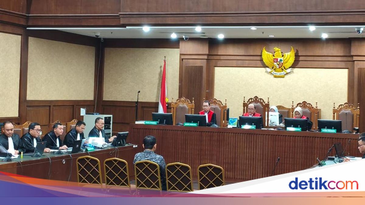 ---
Pengakuan Pejabat Bea Cukai soal Amplop dari Kargo, Jaksa Tanggapi dengan Terkesan

---