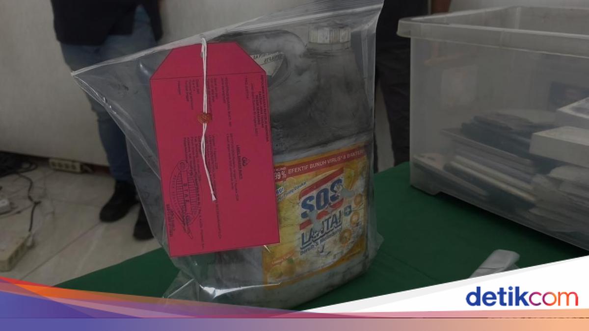 ---
Pelaku Pembunuhan Bos Konter HP di Ambarawa Berusaha Hapus Jejak

---