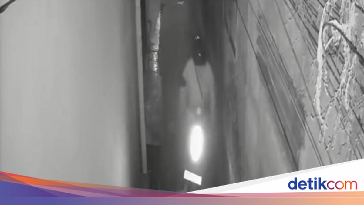 ---
Pengemudi Motor Ditangkap Usai Melindas Mahasiswi Unpad di Gang Sempit

---