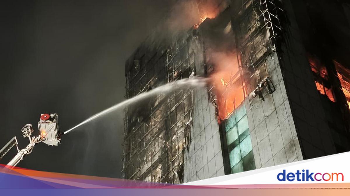 Kebakaran Melanda Gedung Bapenda DKI Jakarta, Hanya Tersisa Rangka