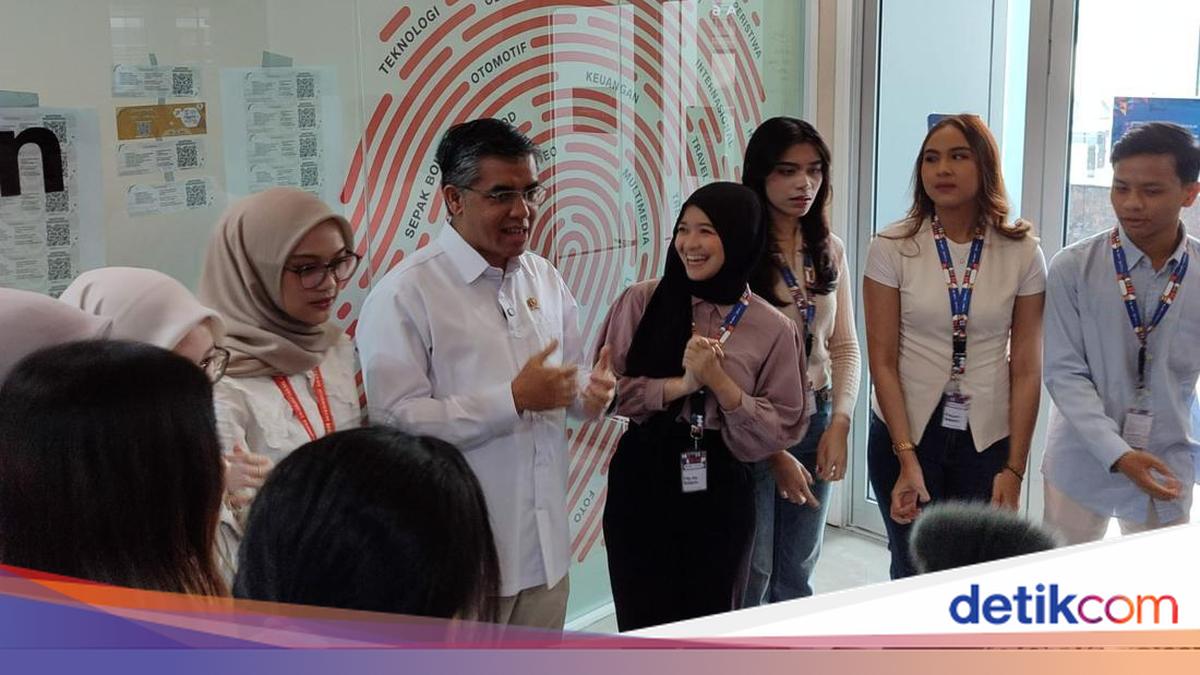 Menaker Yassierli cek peserta magang nasional di Transmedia. (Foto: Heri Purnomo/detikcom)