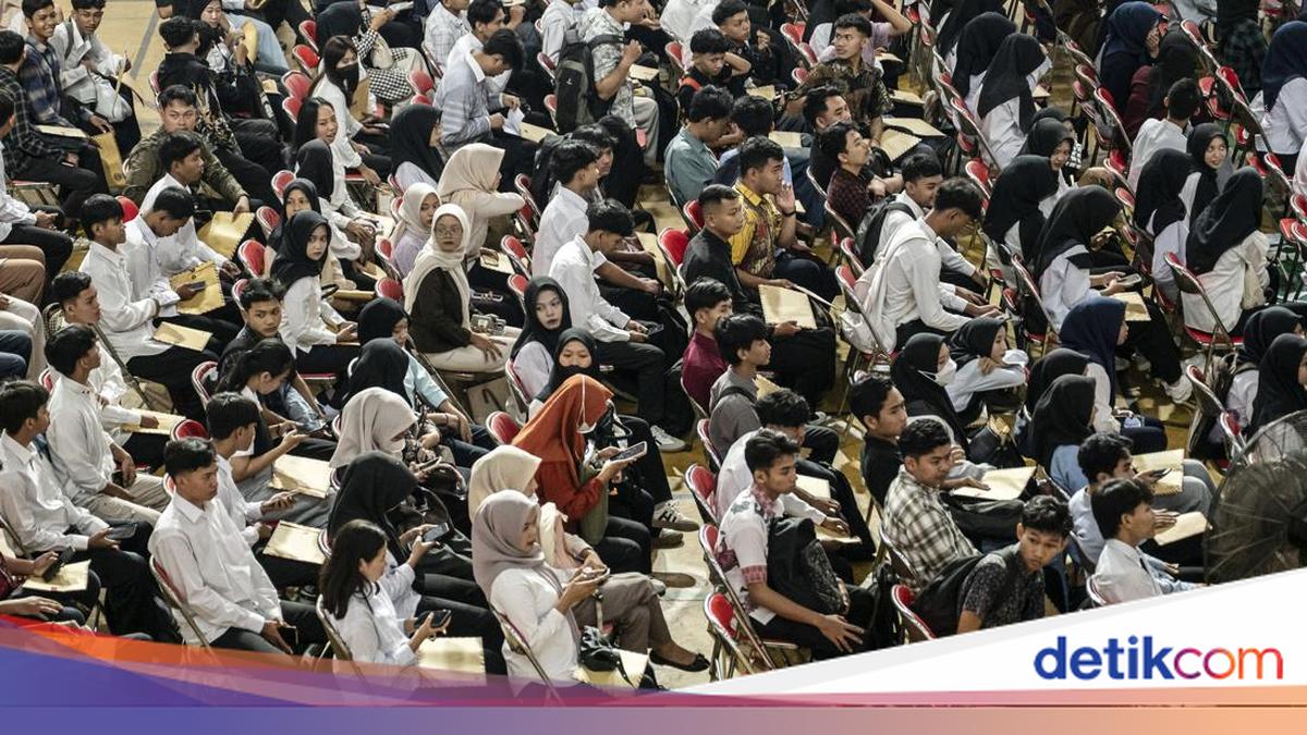 Tingkat Pengangguran Lulusan Perguruan Tinggi Mencapai 1 Juta, UGM Soroti Kurangnya Keterampilan Praktis