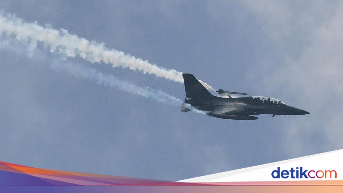 ---
Pesawat Tempur Terbang di Atas Jakarta, Apa yang Terjadi?

---