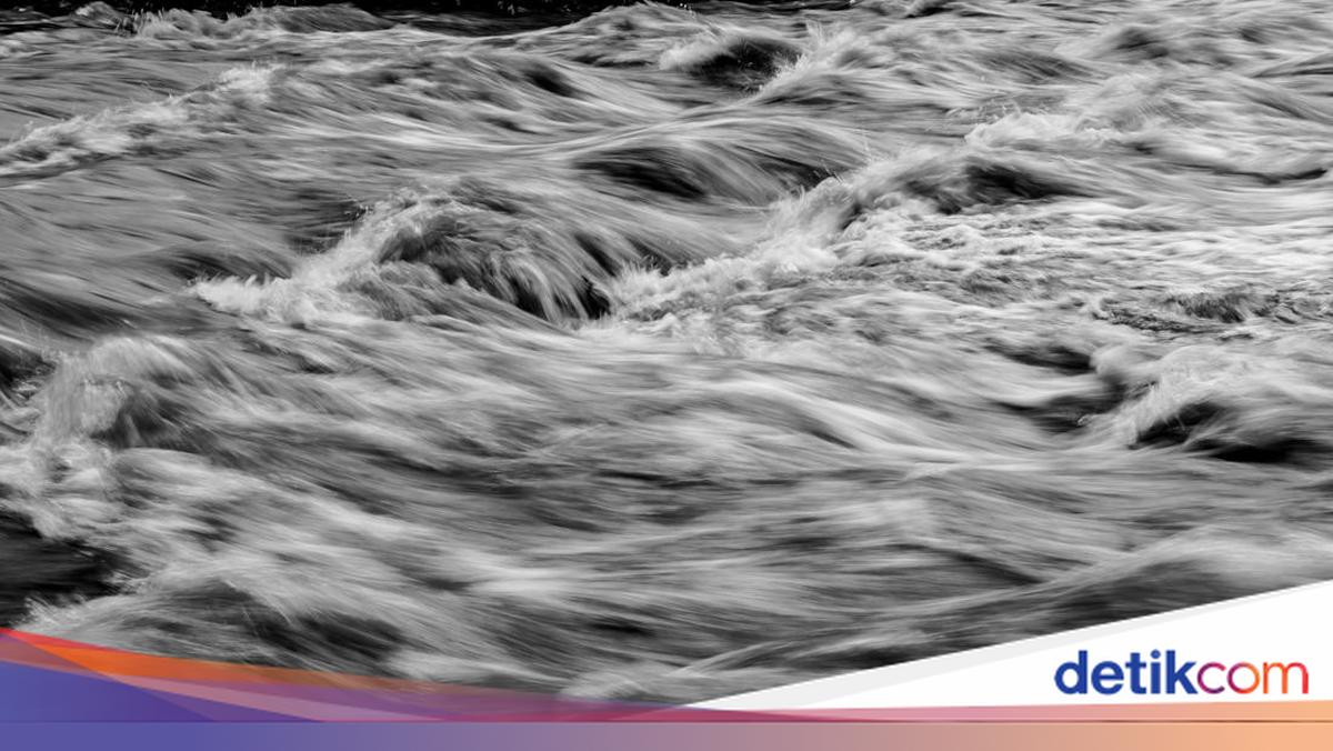 Pintu Air Angke Hulu Dalam Status Siaga 1