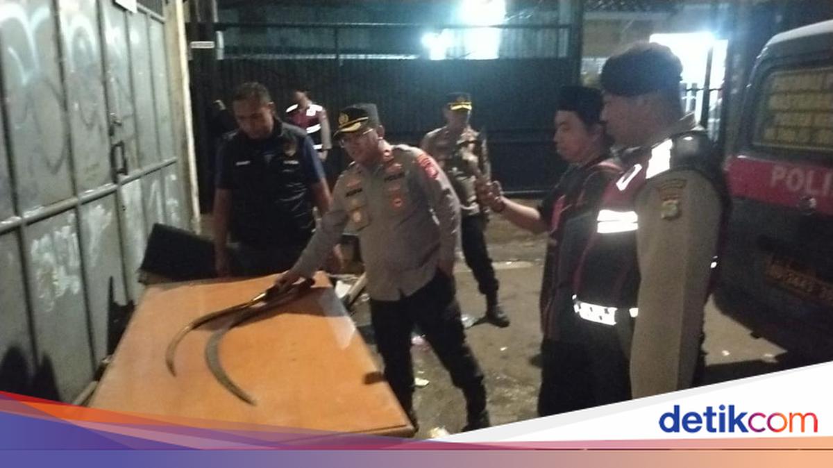 Polisi Gagalkan Tawuran Remaja di Kebon Jeruk, Senjata Tajam dan Narkoba Disita