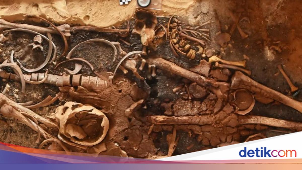 Penemuan Menarik: 18 Makam Kuno Mesir dengan Kerangka dan Lidah Emas