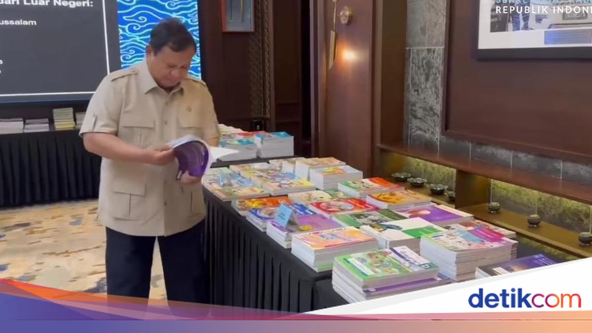Prabowo Memeriksa Buku Pelajaran dan Menginginkan Desain Baru untuk Siswa SD