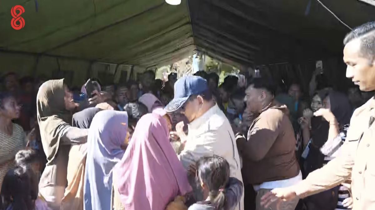 Prabowo Tinjau Tenda Pengungsi Korban Gempa di Nagekeo