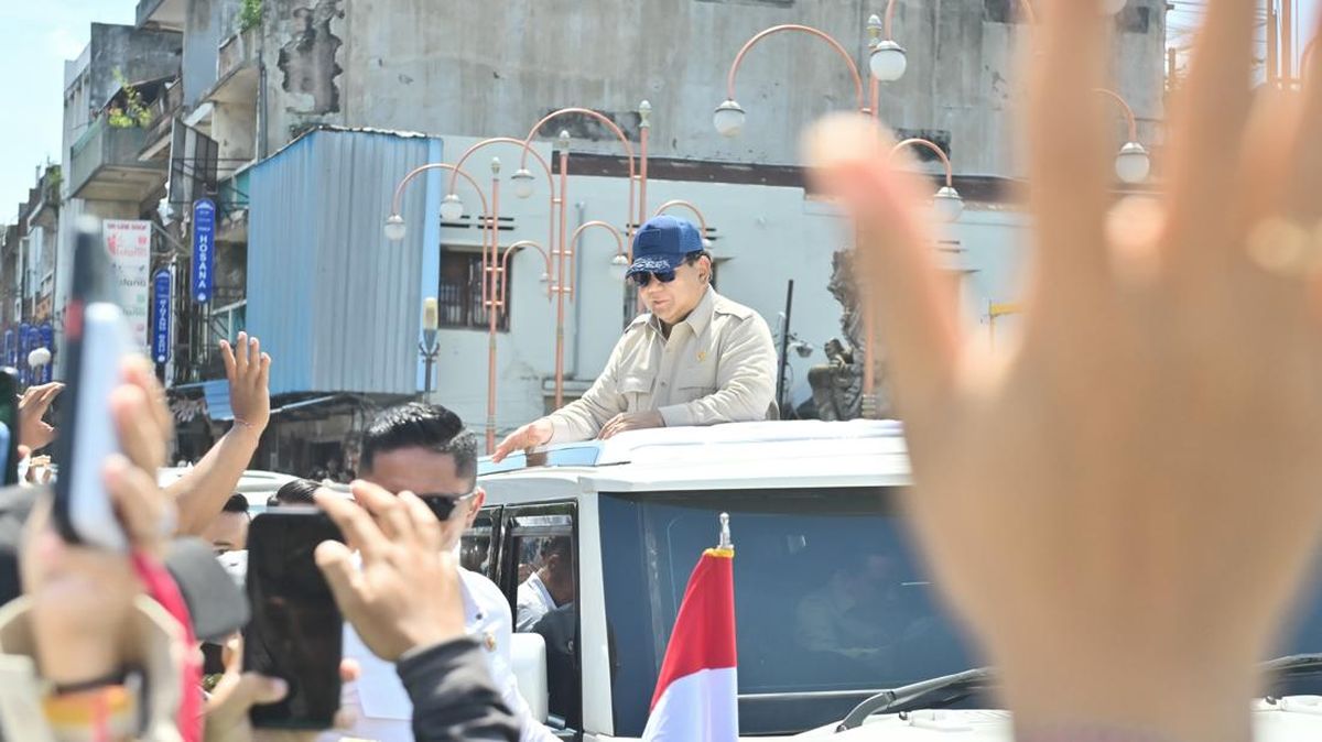 Prabowo Minta PT Pindad Rancang Mobil Khusus untuk Berinteraksi dengan Warga