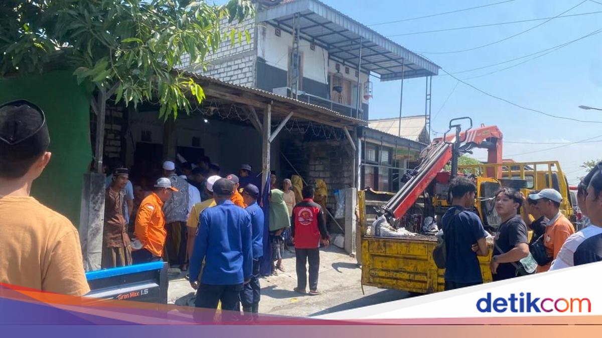 Pria Berat 250 Kg di Gresik Meninggal, Evakuasi Jenazah Menggunakan Crane