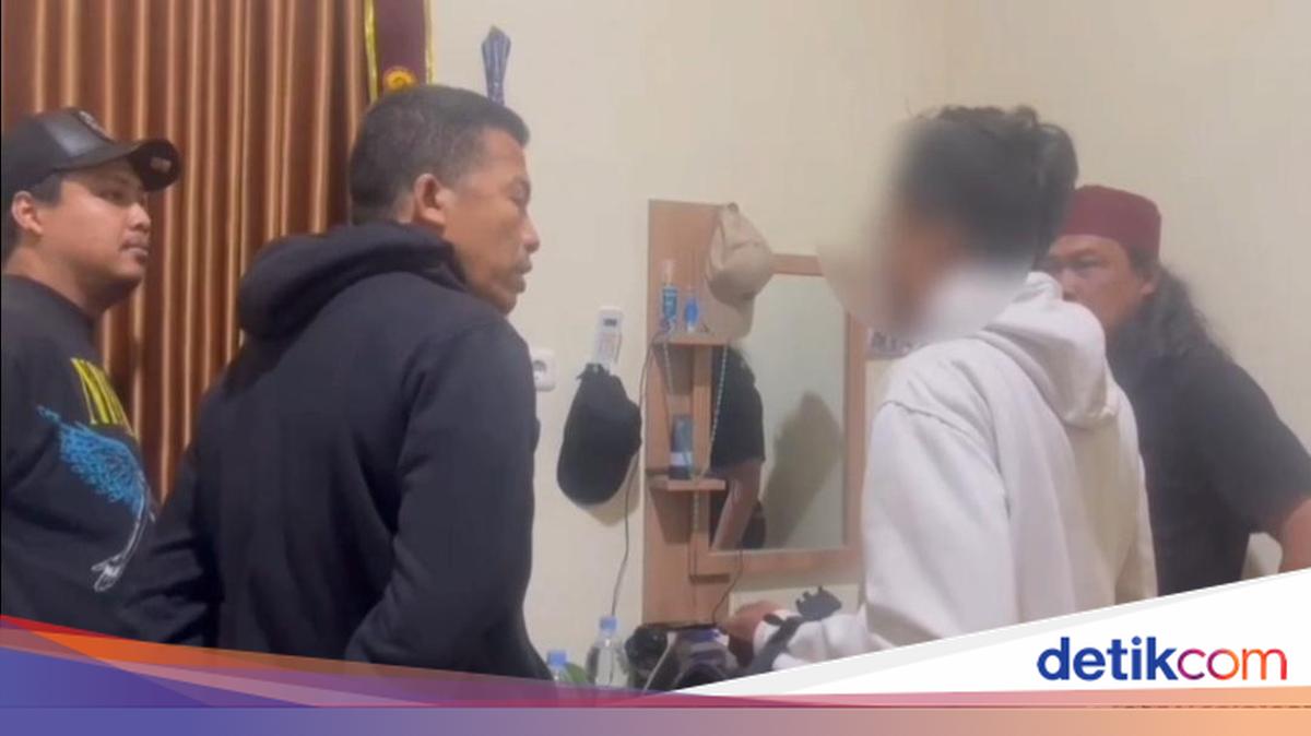 ---
Mahasiswa di Makassar Ditangkap Usai Berpura-pura Diculik untuk Minta Uang Tebusan

---